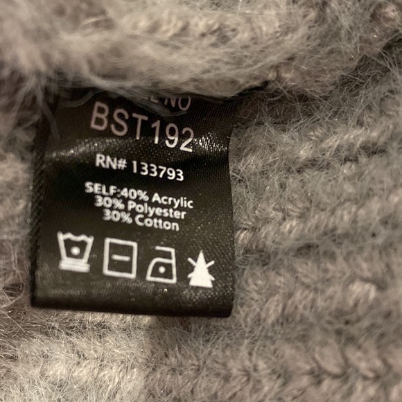 NWOT Oversized cozy sweater/sweatshirt - Picture 3 of 3